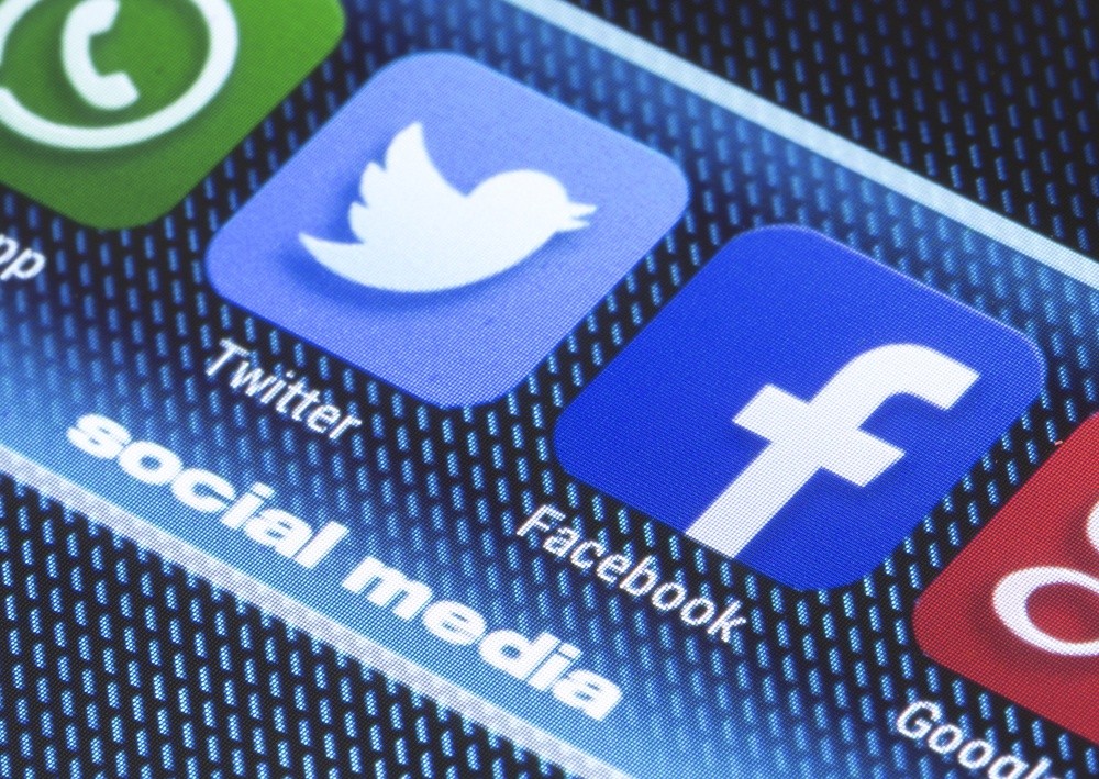Facebook Twitter